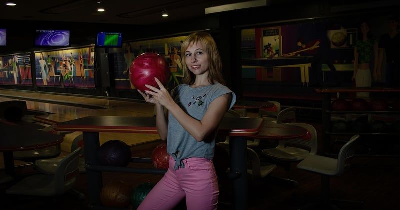 Comment choisir une boule de bowling adaptée à sa vitesse de lancer